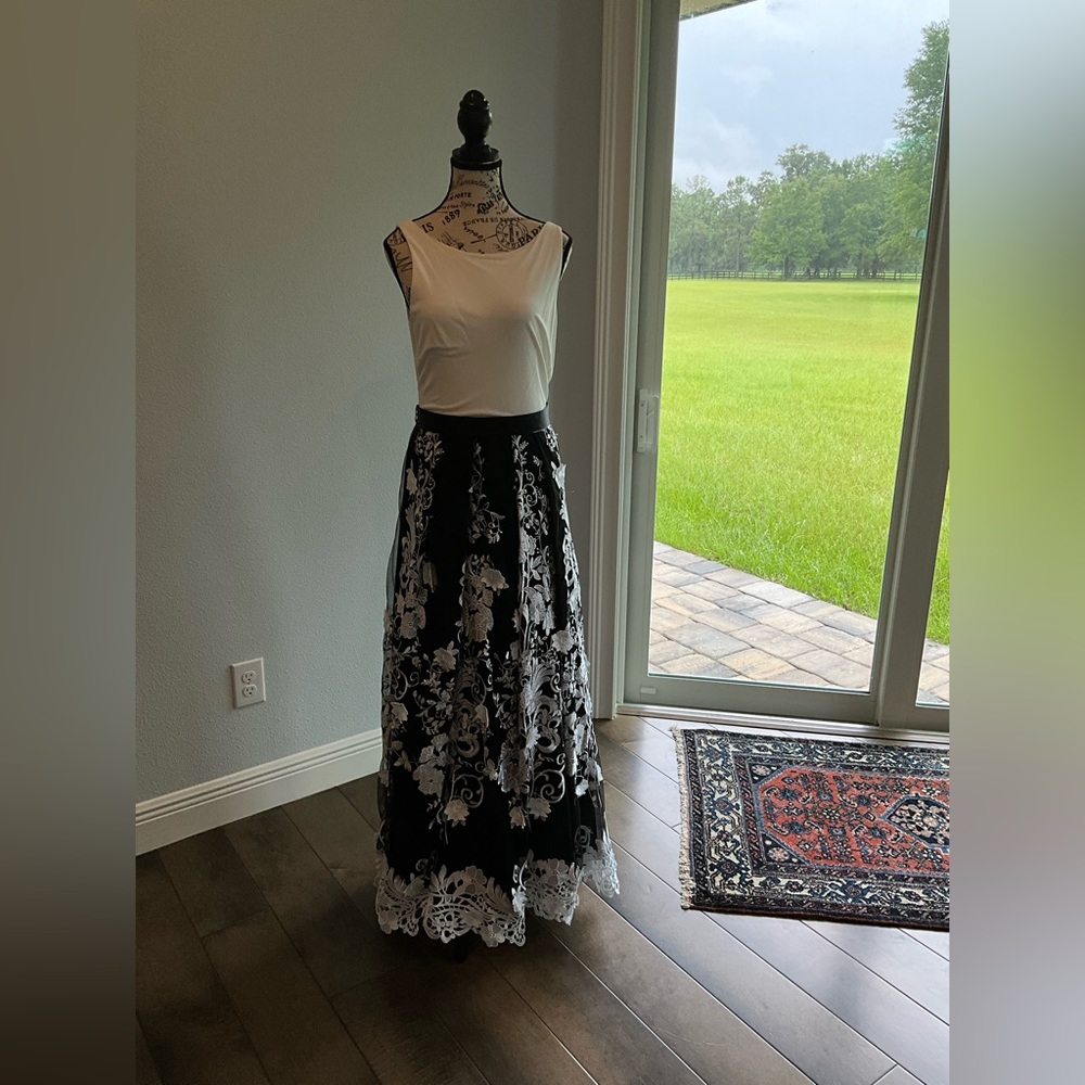 Aidan Mattox Black and white Lace Dress